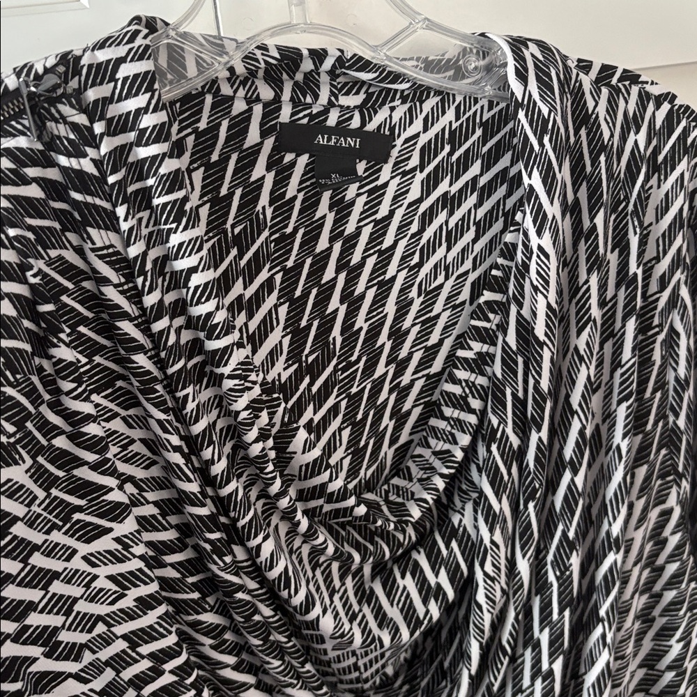Alfani, Top, Black/White Cowl neckline, nwt, xl